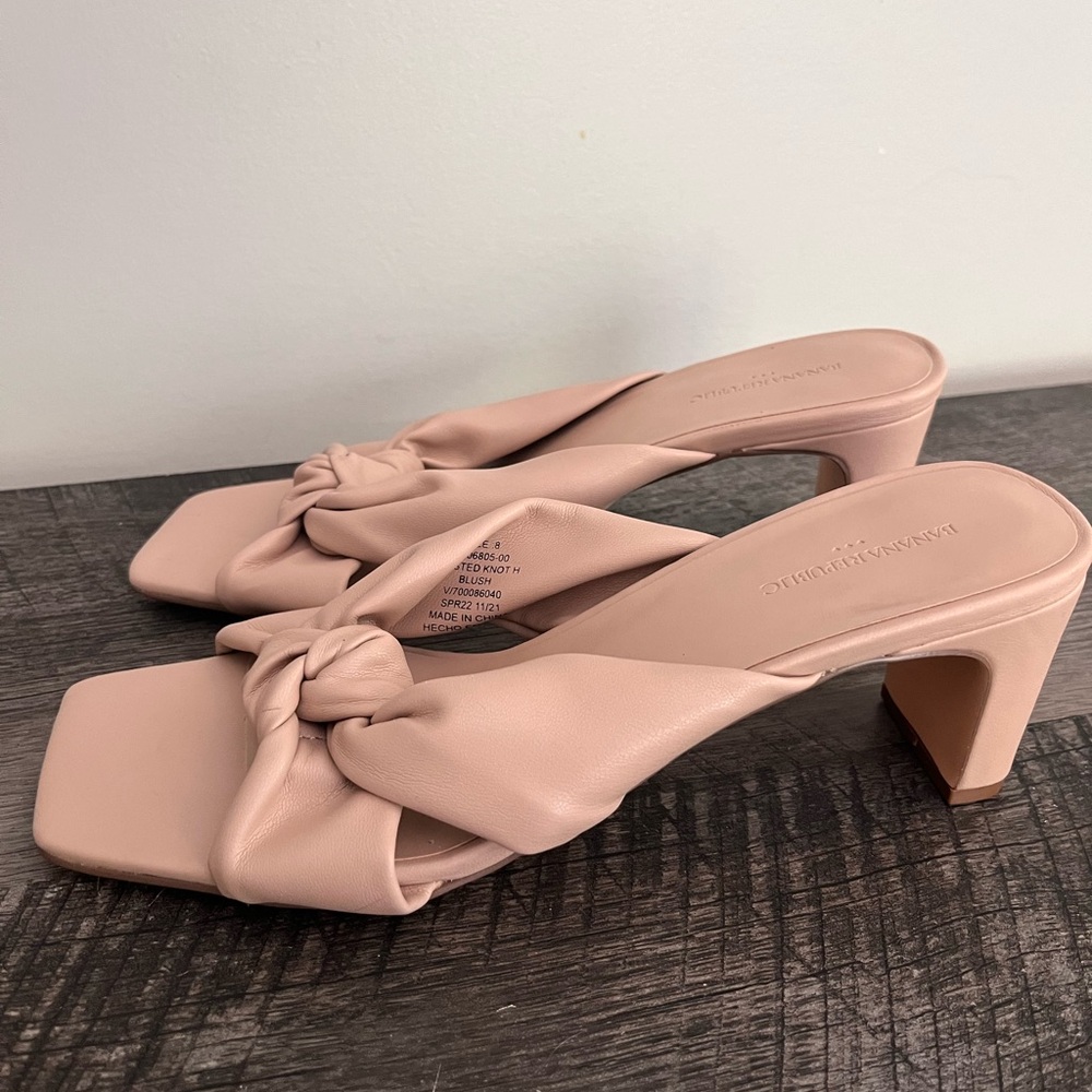 NWOB Never worn Banana Republic low heel mules